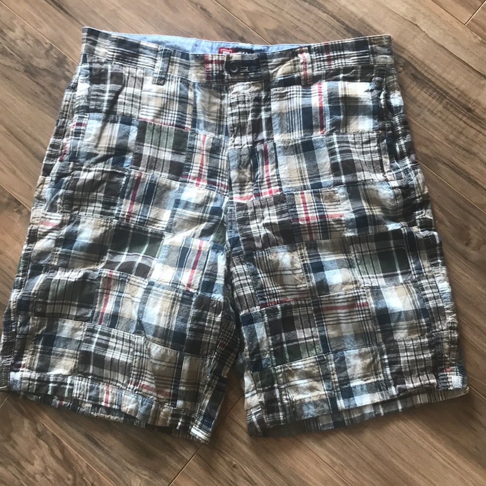 Men’s Chaps shorts size 33. Excellent condition.